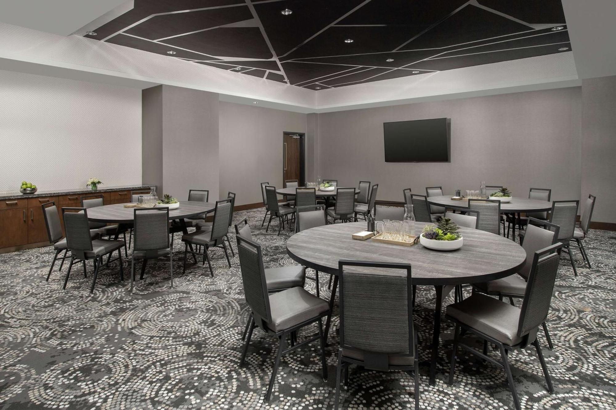 Embassy Suites By Hilton Knoxville Downtown Экстерьер фото