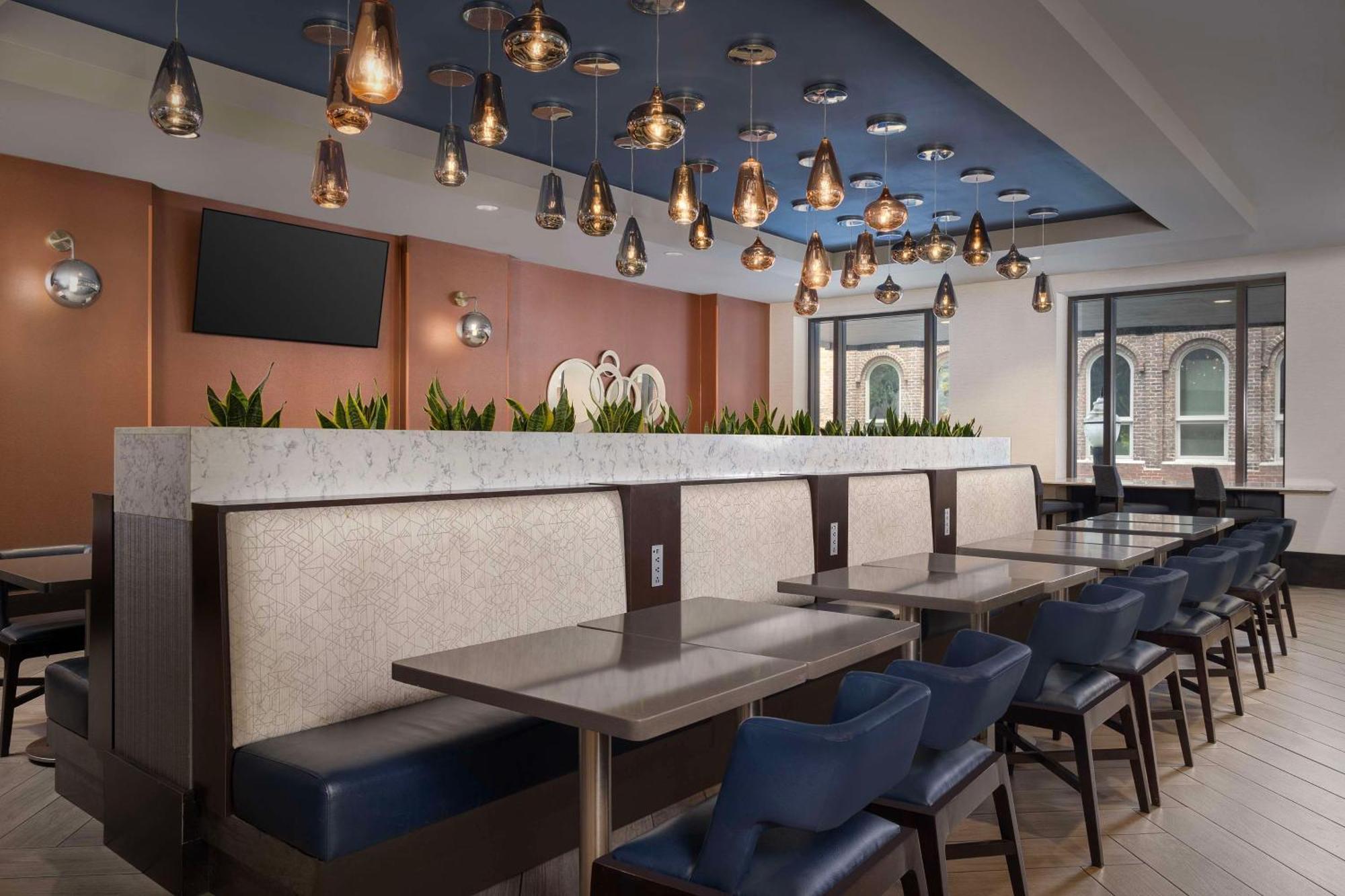 Embassy Suites By Hilton Knoxville Downtown Экстерьер фото